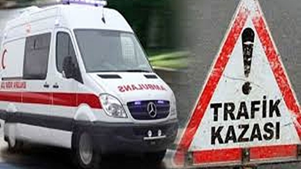 Otomobil otobüs durağına daldı: 4 yaralı!