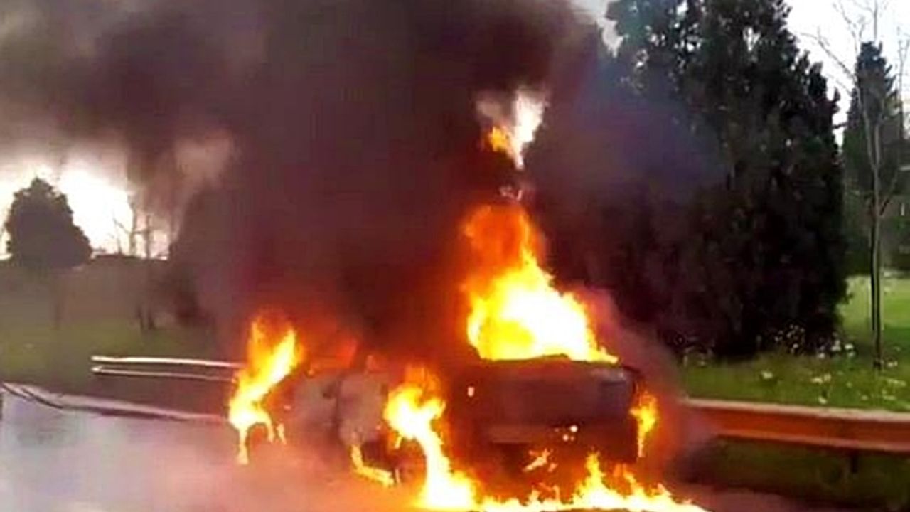 Seyir halindeki araç alev alev yandı!