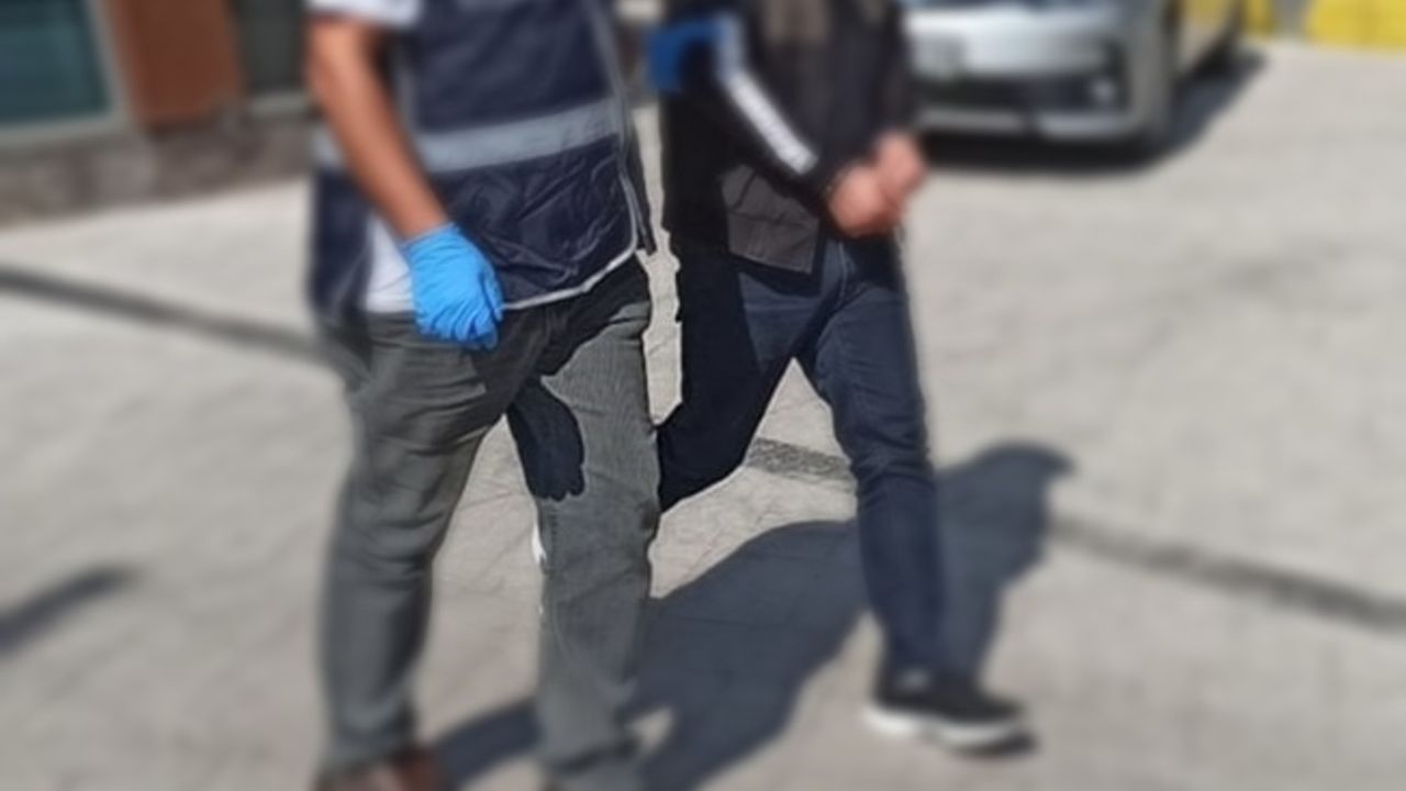 Yunanistan'a kaçmaya çalışan 4'ü FETÖ'cü 5 kişi yakalandı