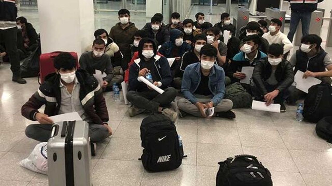 32 düzensiz göçmen sınır dışı edildi