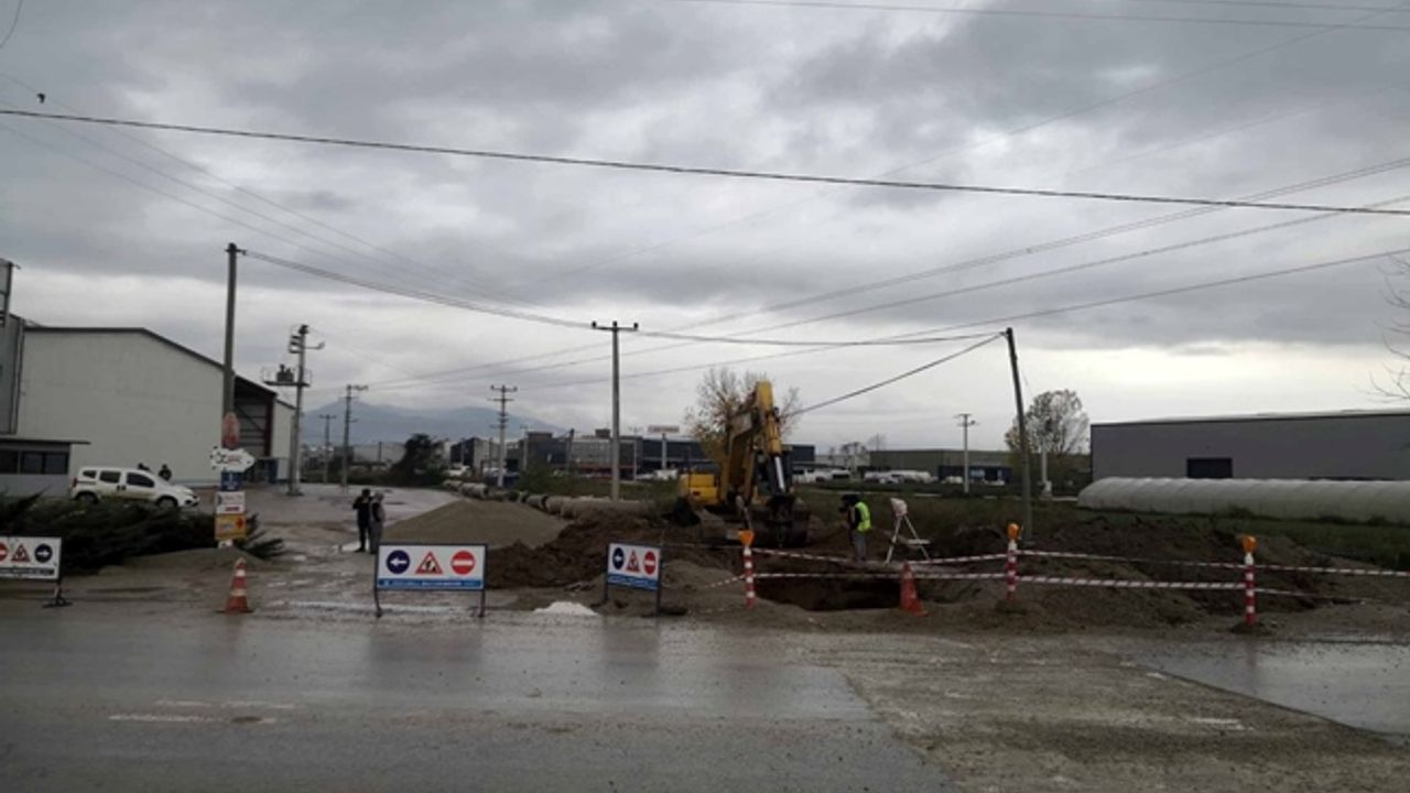 Başiskele Ali İslam Caddesi’nde yağmursuyu hattı sürüyor