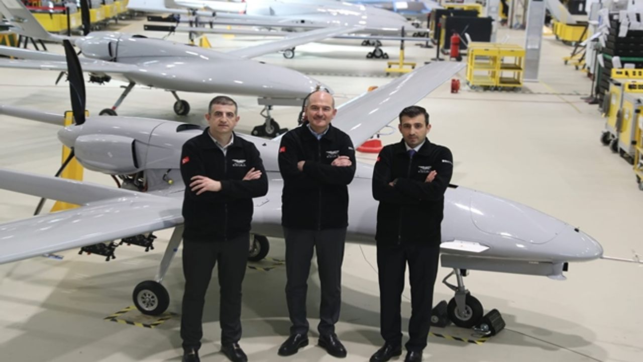 Bakan Soylu'dan Baykar'da 'milli' poz