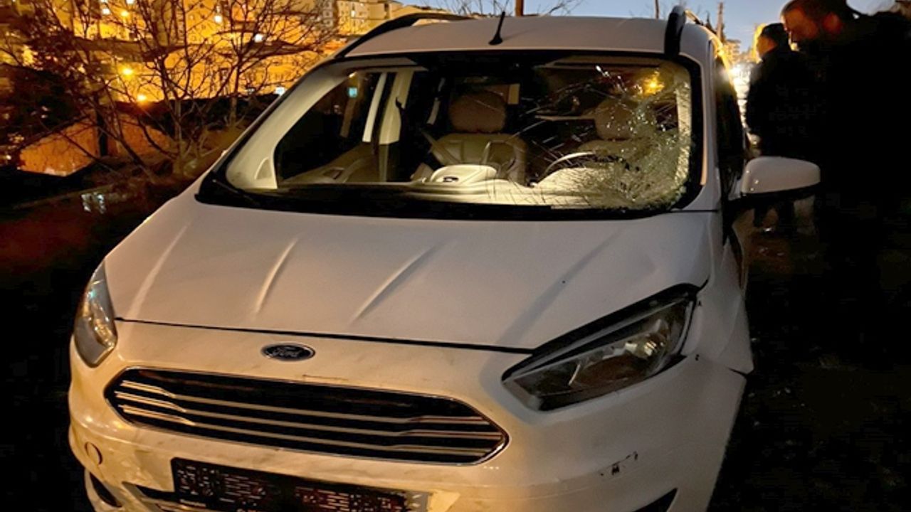 "Dur" ihtarına uymayan sürücüsü, polis memuruna çarpıp kaçtı