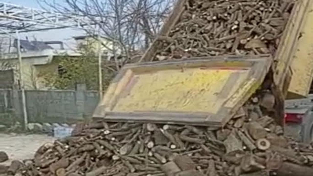 GÖLCÜK HALKINDAN DEPREM BÖLGESİNE YAKACAK YARDIMI