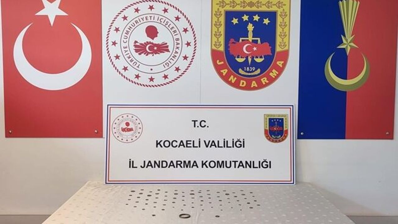 Gebze'de durdurulan araçtan 77 tarihi eser ele geçirildi