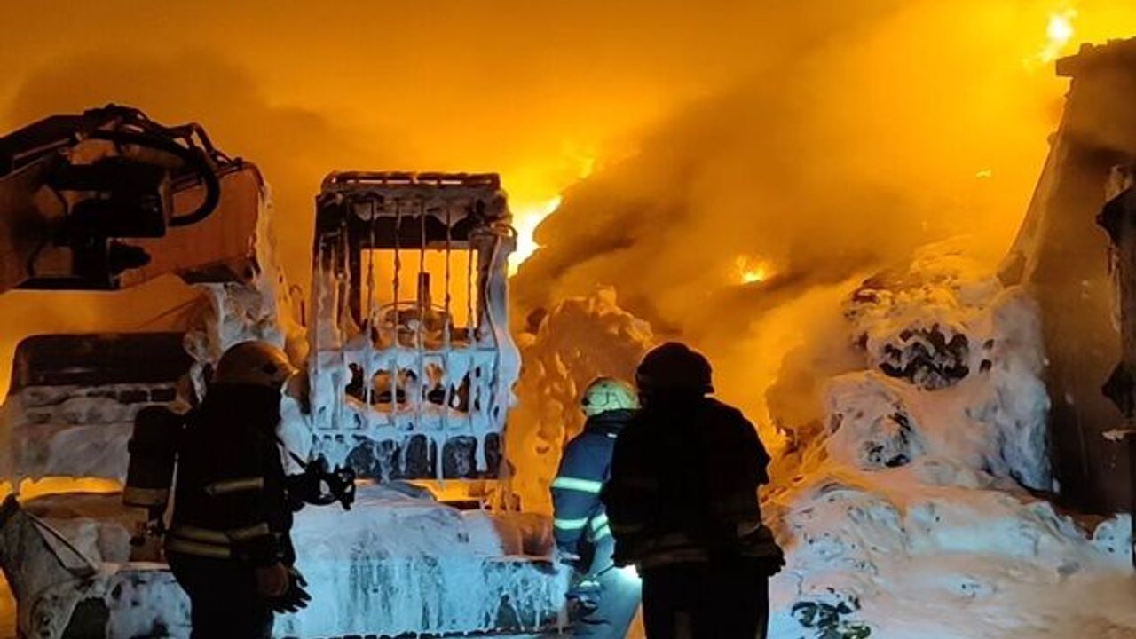 Geri dönüşüm fabrikasında çıkan yangın kontrol altına alındı!
