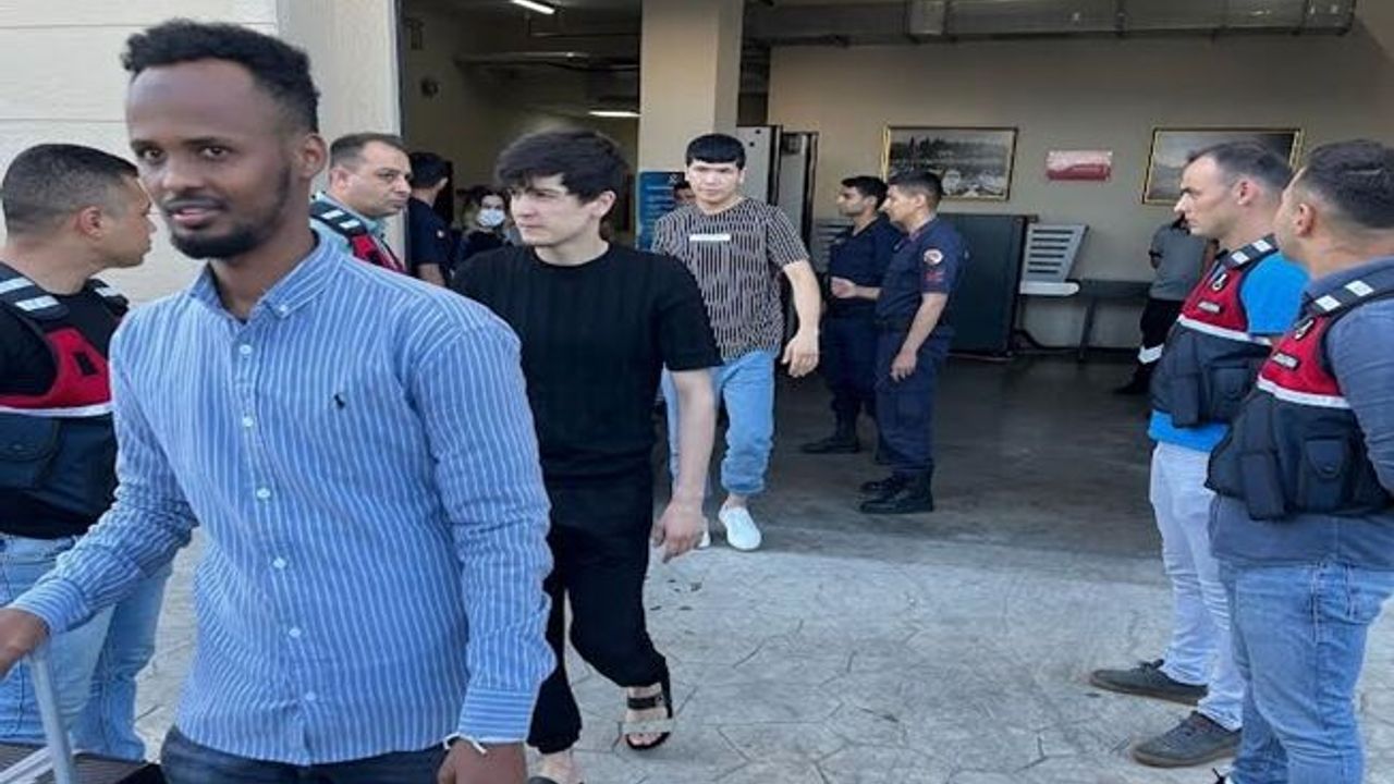 Kocaeli'de 8 kaçak göçmen sınır dışı edildi