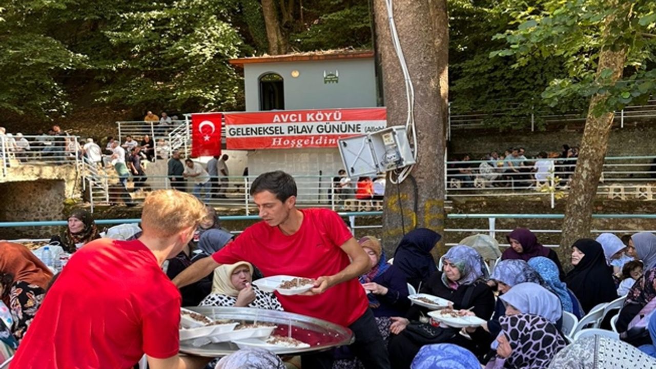 Karamürsel Avcı Köyü Yardımlaşma ve Kalkındırma Derneğinden geleneksel pilav günü