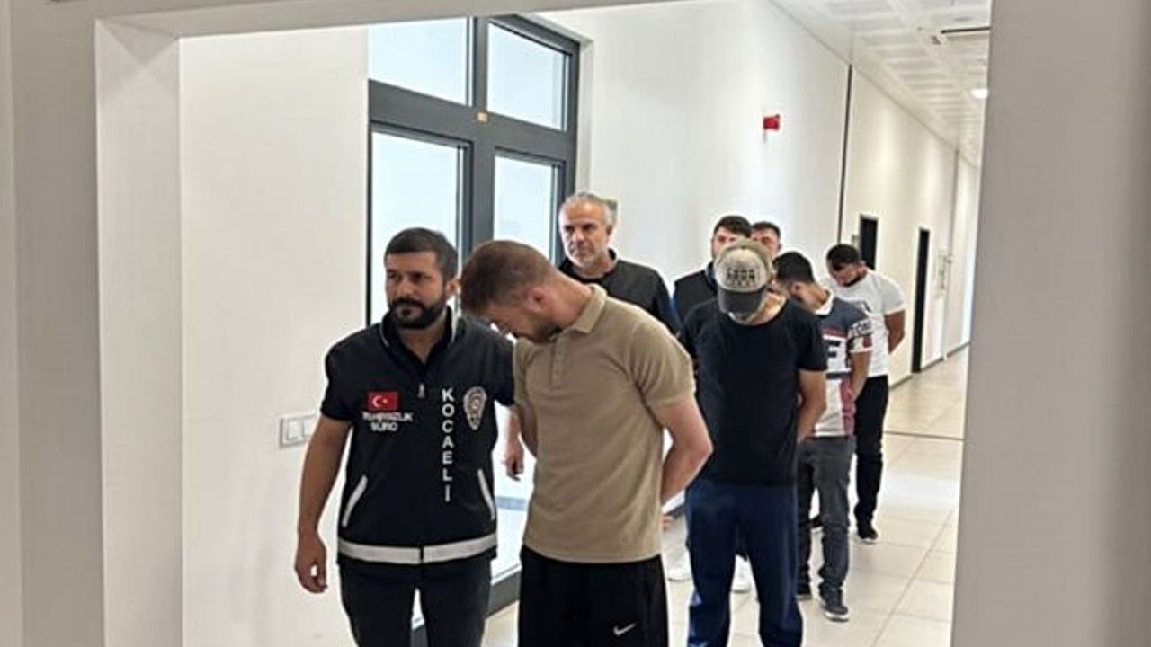 Hırsızlık suçundan aranan 4 şüpheli şahıs yakalandı