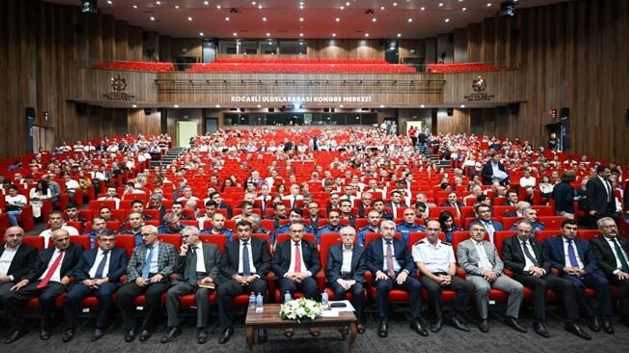 Vali Yavuz okul müdürlerini uyardı: Çocuklara sahip çıkın