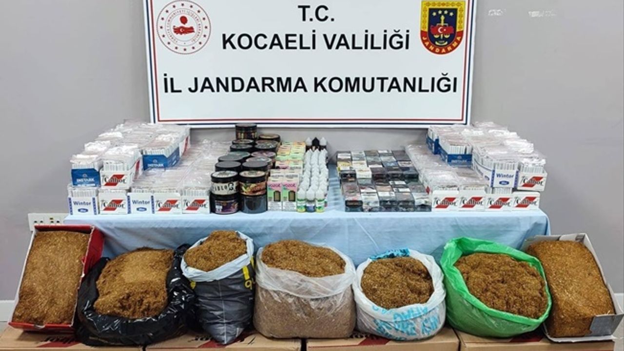 Gölcük'te 11 bin 820 dolu makaron ele geçirildi