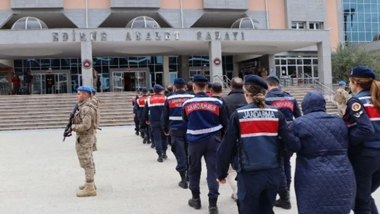 Yasa dışı yollarla Yunanistan'a kaçamadılar!