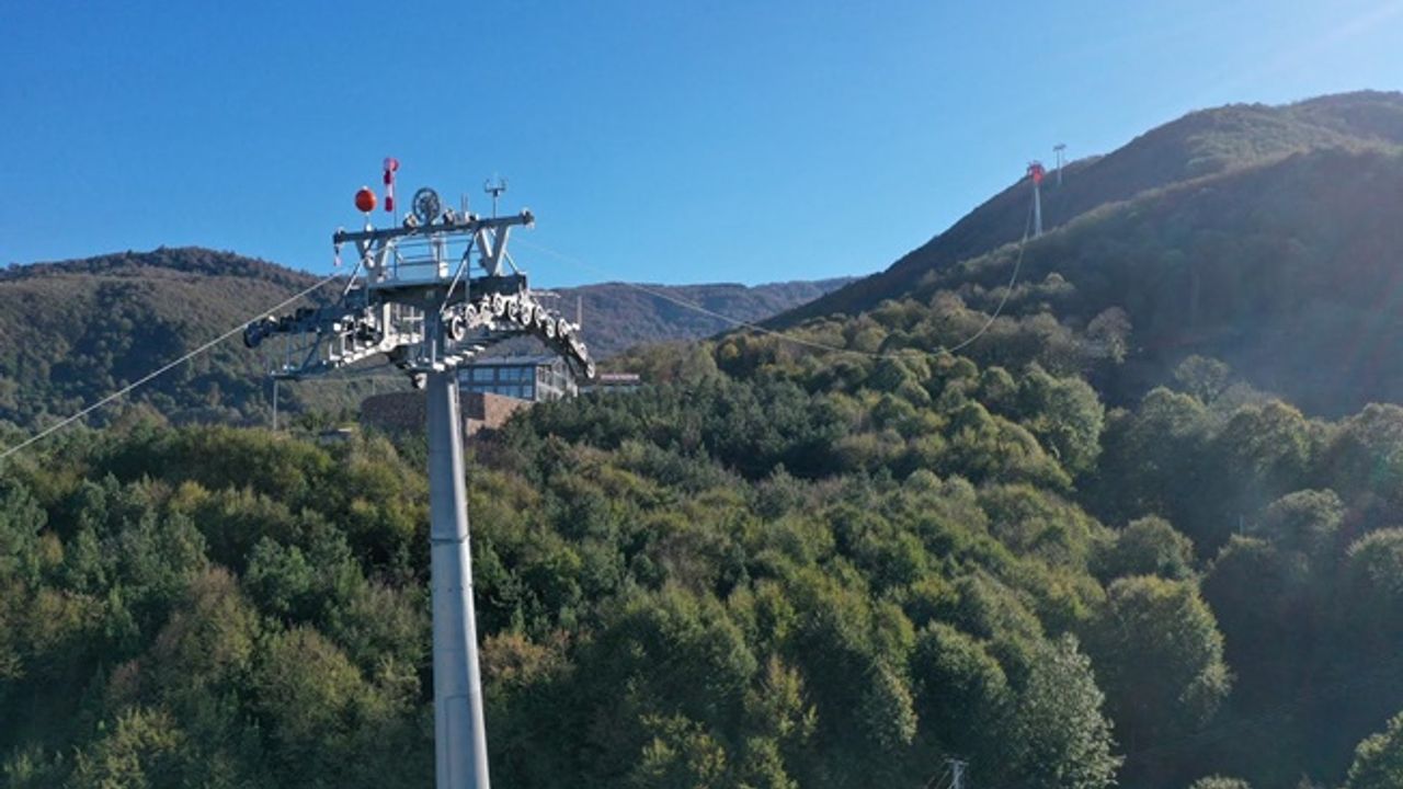 Teleferik’te ana hat boyunca haberleşme halatı