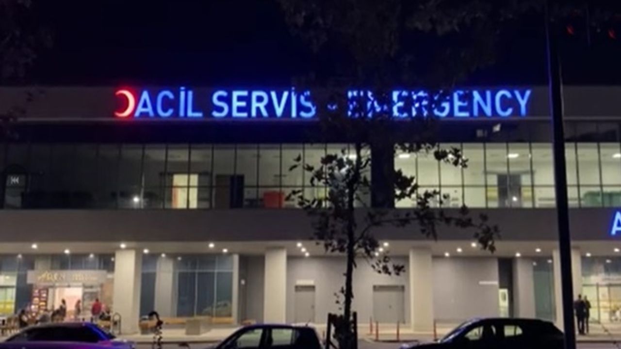 Halk otobüsü ile otomobil çarpıştı: 1 ölü, 2 yaralı