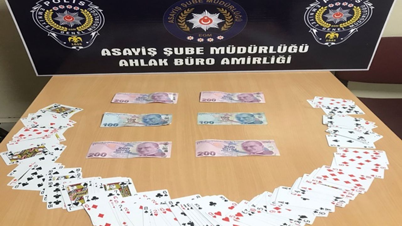 Kocaeli'de kumar baskınında 3 kişi yakalandı