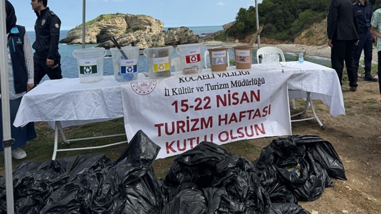 Sardala Koyu’ndan 30 poşet atık toplandı