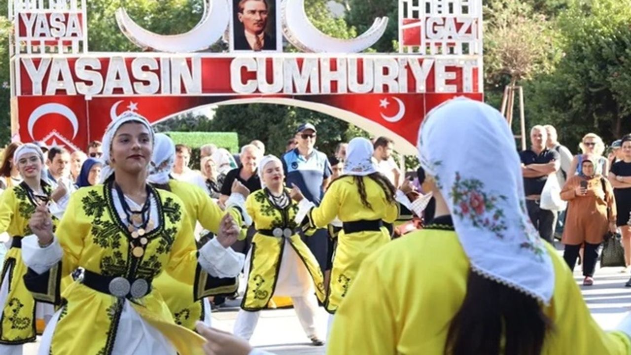 İzmit’te üç ülkenin halk danslarıyla unutulmaz gösteri