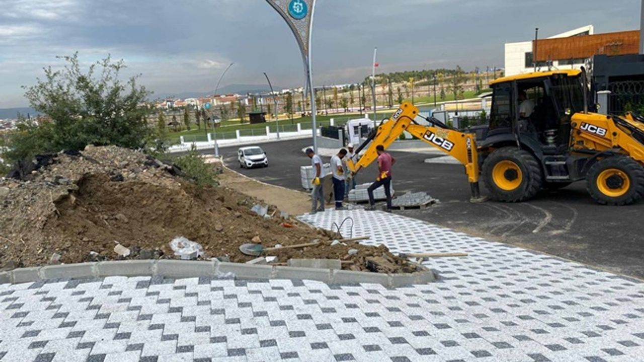 Çayırova Millet Bahçesine çevre yolu ve aydınlatma
