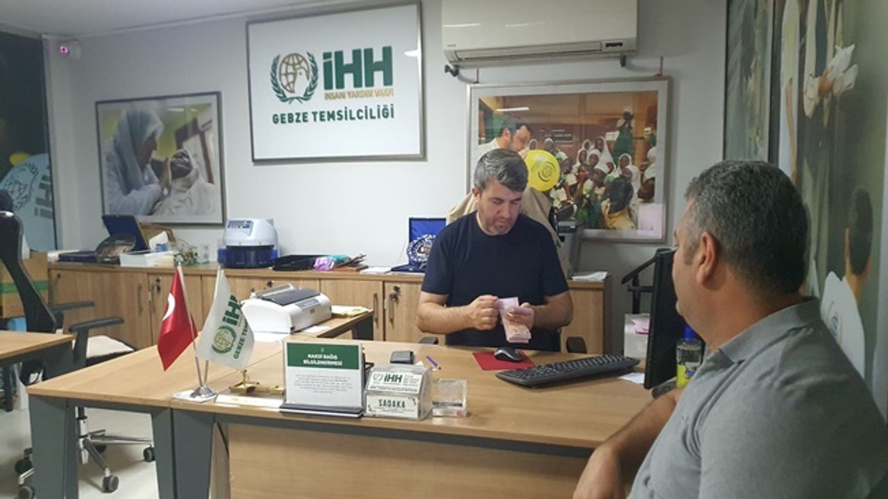 Dilovası'nda hayırsever emekli ilk maaşını Gazze'ye bağışladı