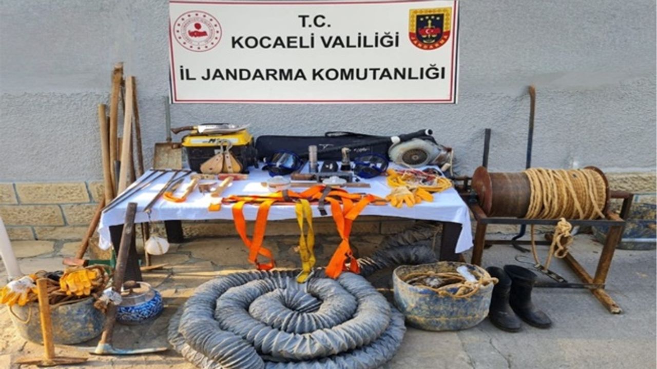 Orman içerisinde  tarihi eser kazısı yapan 5 kişi yakalandı!