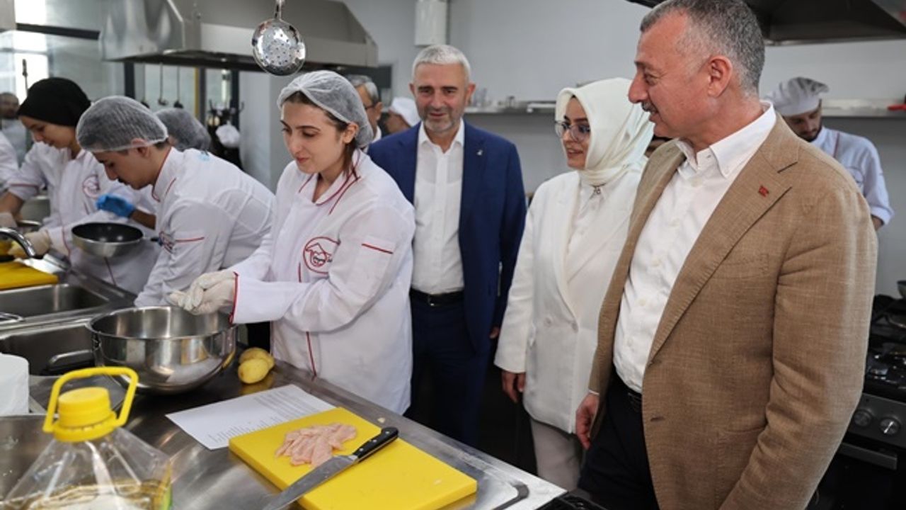 Büyükakın: Gençlerimizin umudu olmaya devam edeceğiz