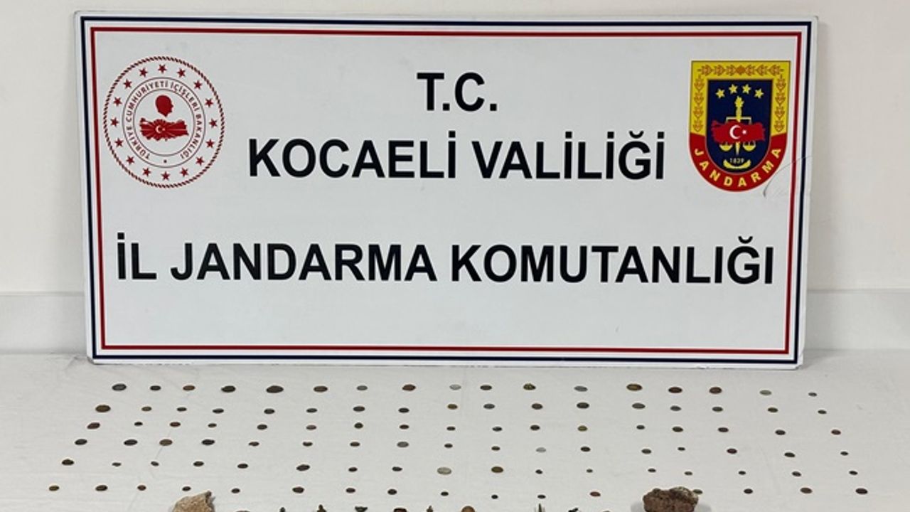 Kocaeli'de durdurulan araçta tarihi eserler çıktı