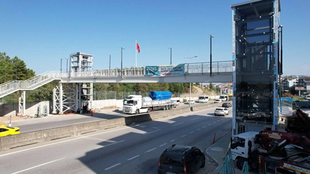 Sezai Karakoç üstgeçidinin asansör kuleleri tamam