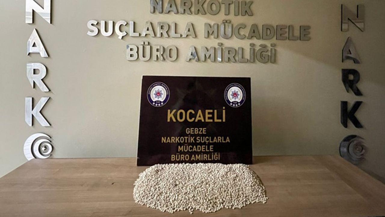 Baskın yapılan evde binlerce hap ele geçirildi!
