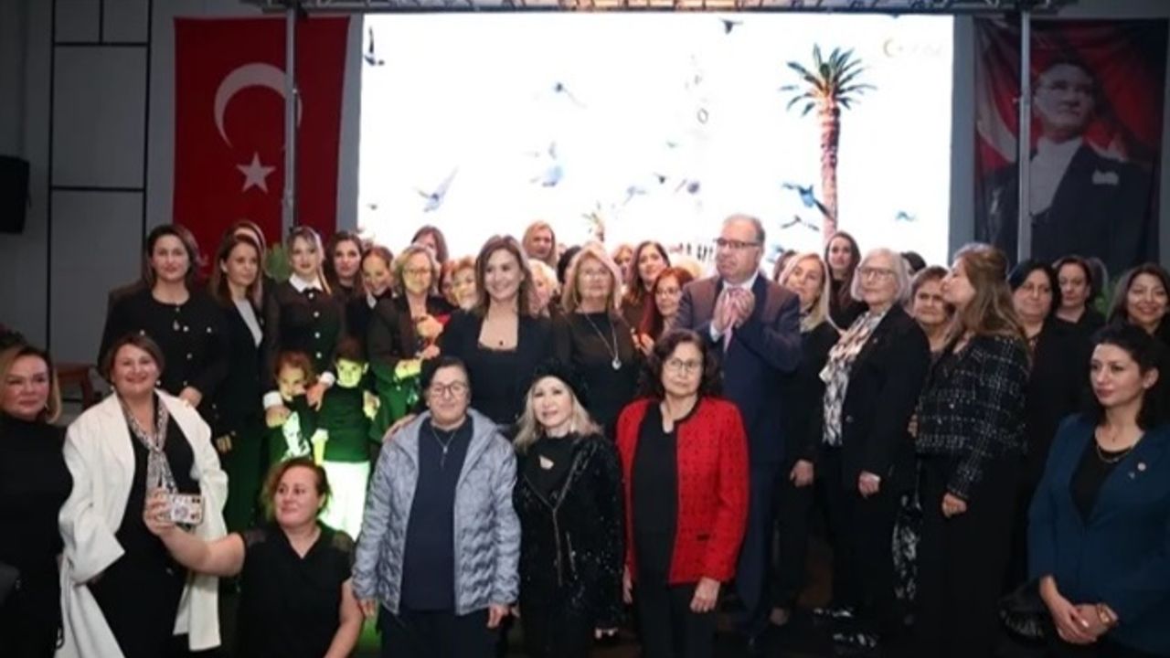 Egeli turizmcilerden Cumhuriyetin 101'nci yılına özel kutlama