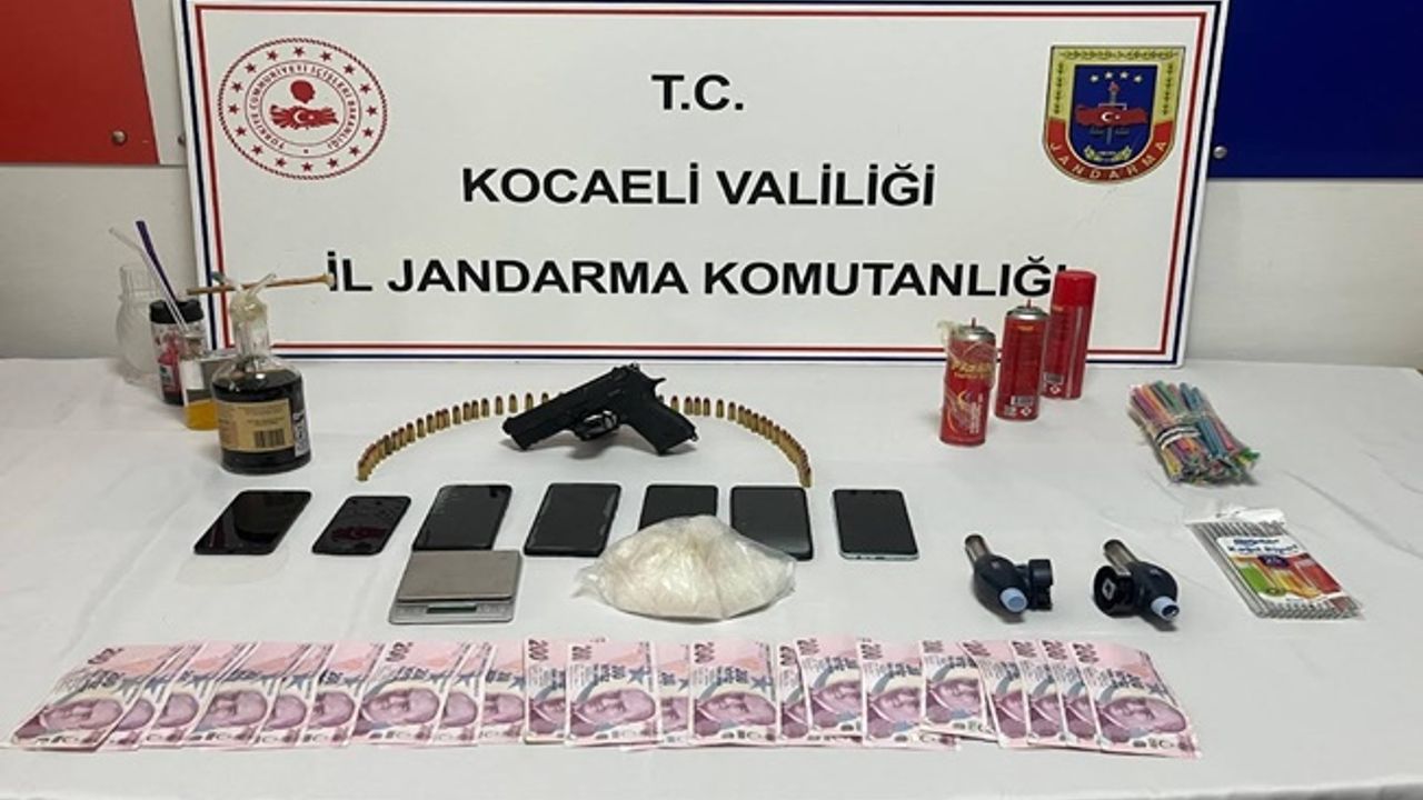 Jandarma operasyonunda evden Uyuşturucu, para, silah çıktı!