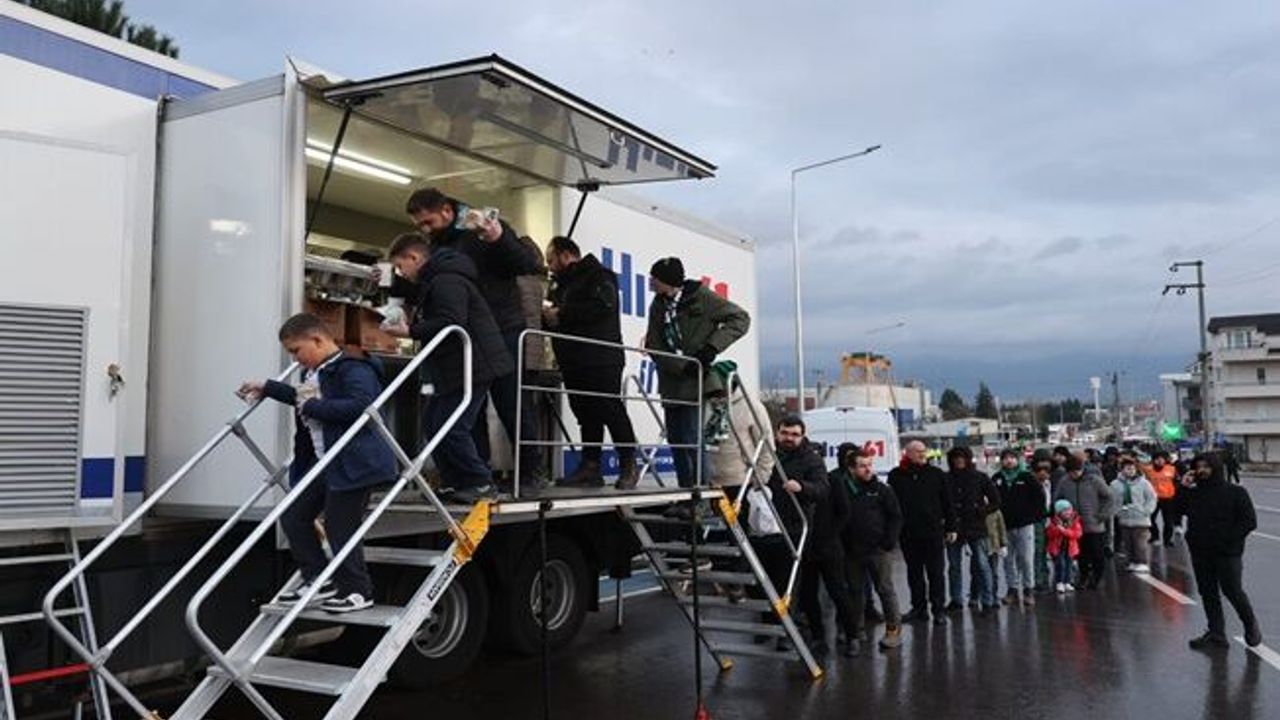 Kocaeli'de Ramazan bereketi tribünlere taşındı