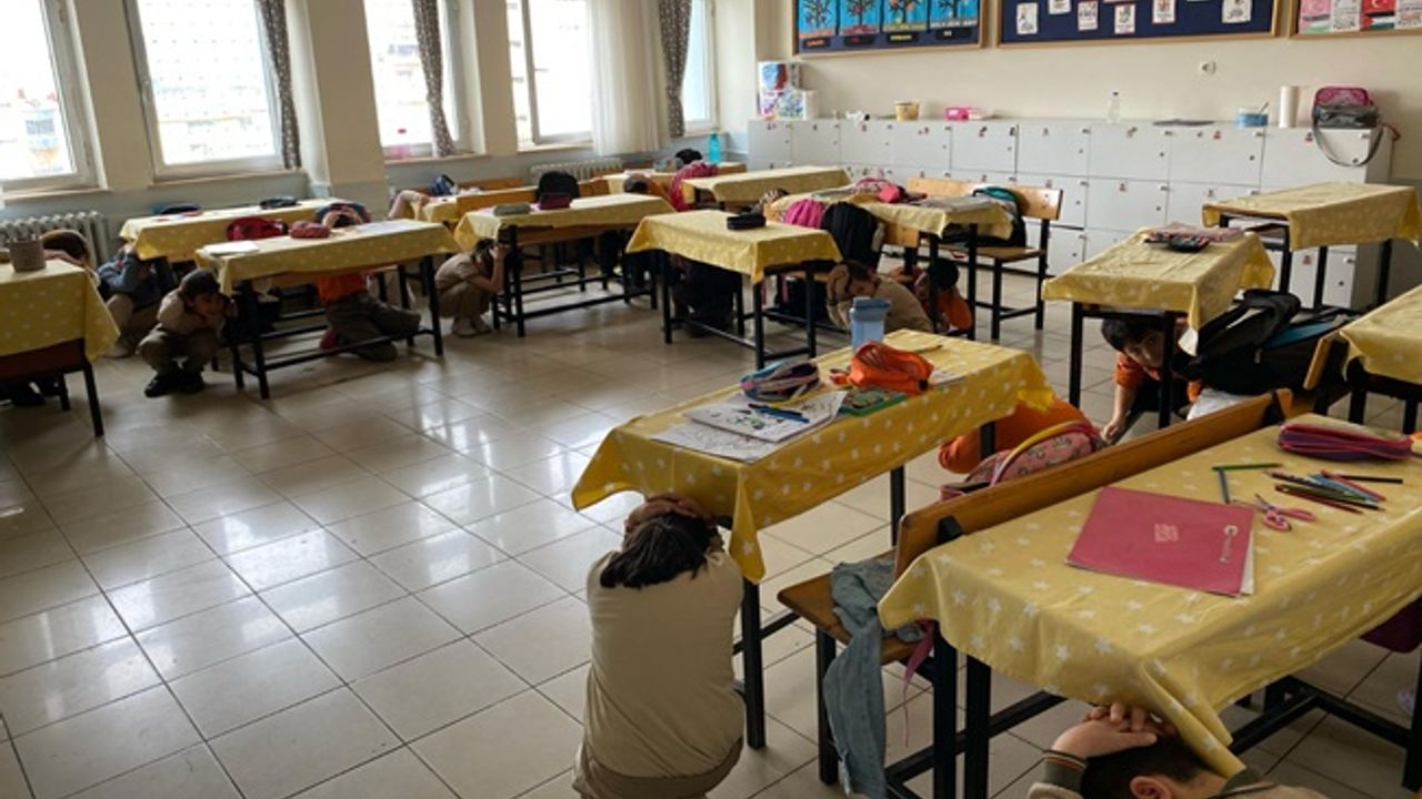 Büyükşehir’den 11 okulda afet farkındalık eğitimi