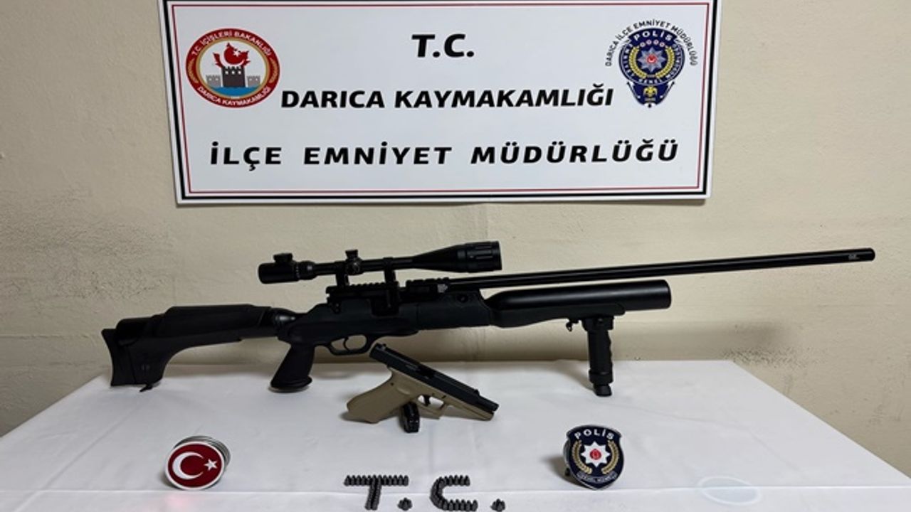 Darıca’da 19 Yaşındaki Şahıs Silahlarla Yakalandı