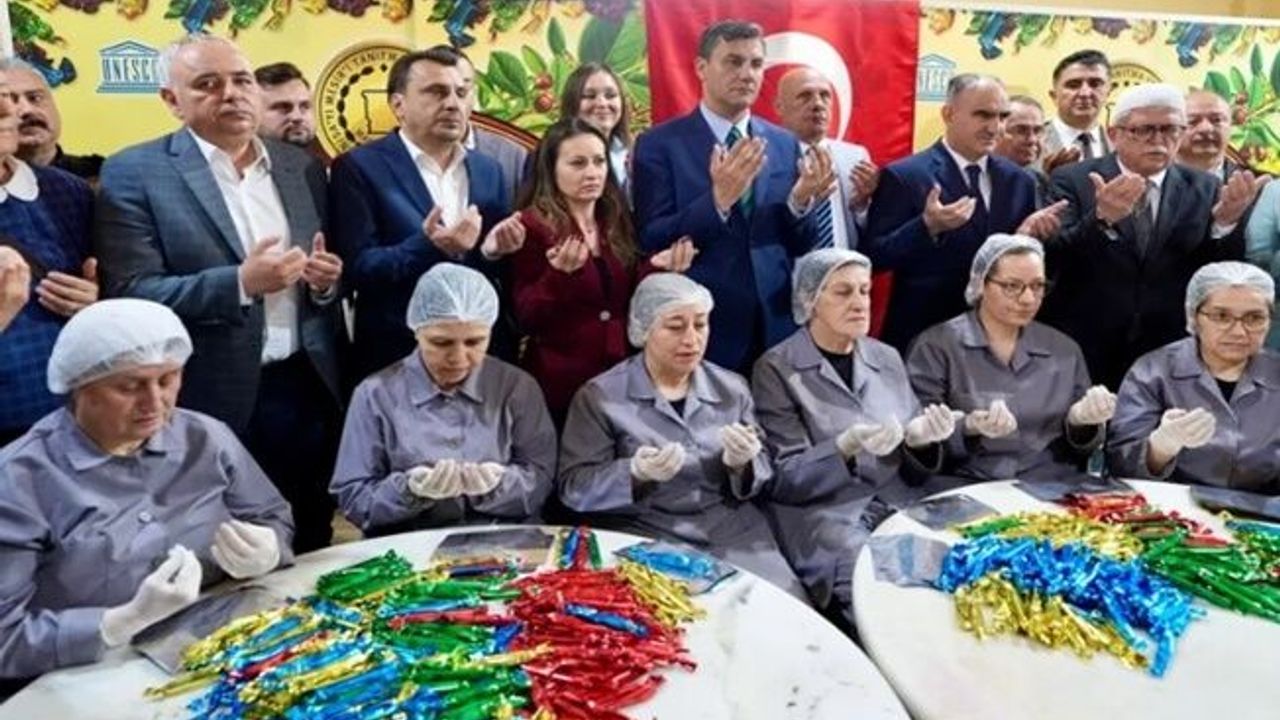 Manisa'da saçılacak 8 ton mesir macunun duası yapıldı