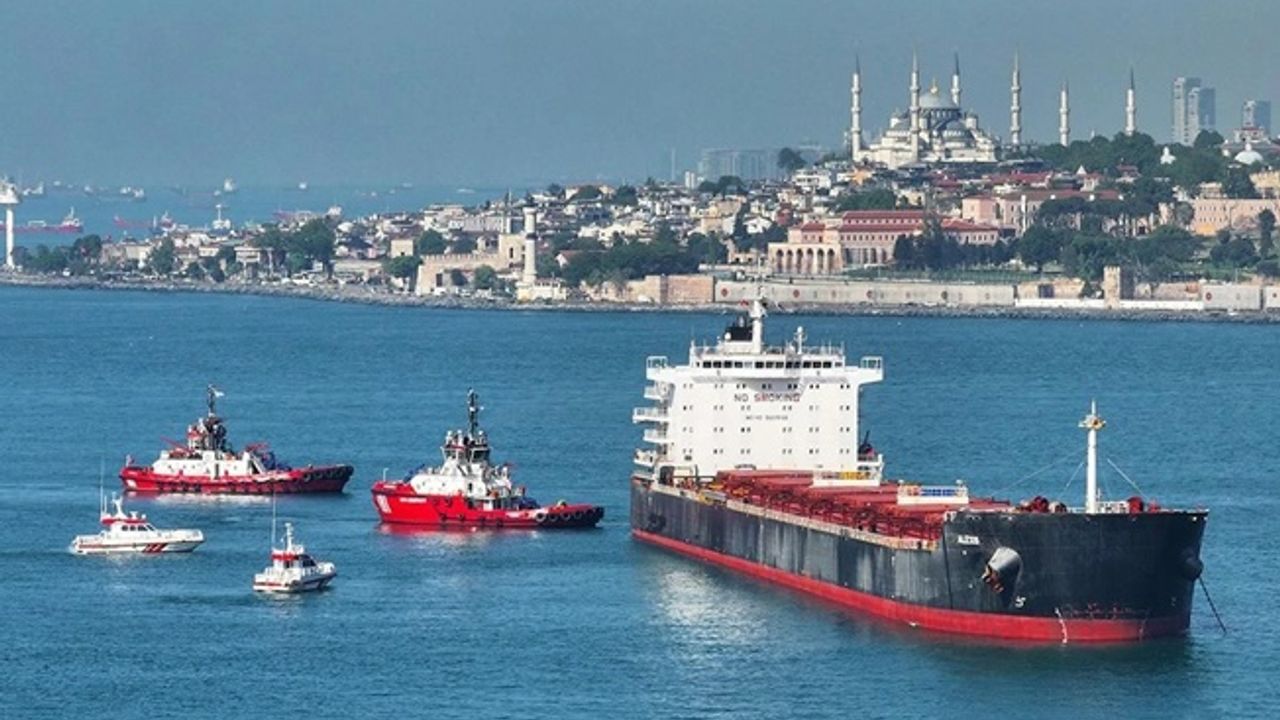 İstanbul Boğazı’nda gemi trafiği çift yönlü askıya alındı