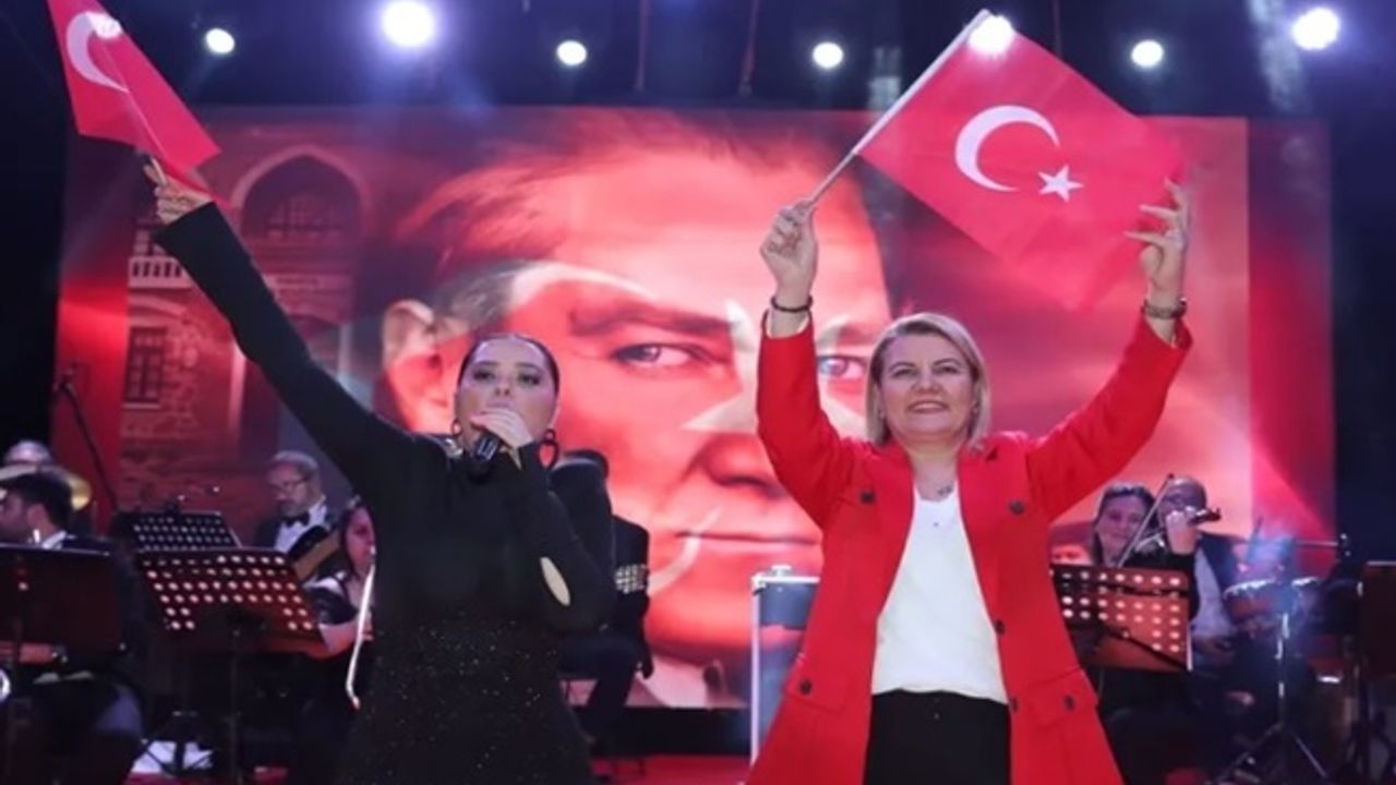 Kapanca Sokak’ta 19 Mayıs coşkusu Reyhan Karaca konseriyle taçlandı