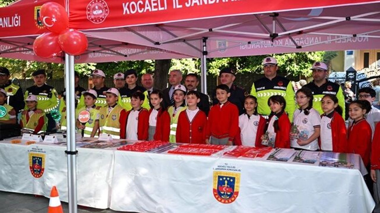 Vali İlhami Aktaş, Ulugazi İlkokulu Öğrencileriyle Gerçekleştirilen Trafik Haftası Etkinliklerine Katıldı