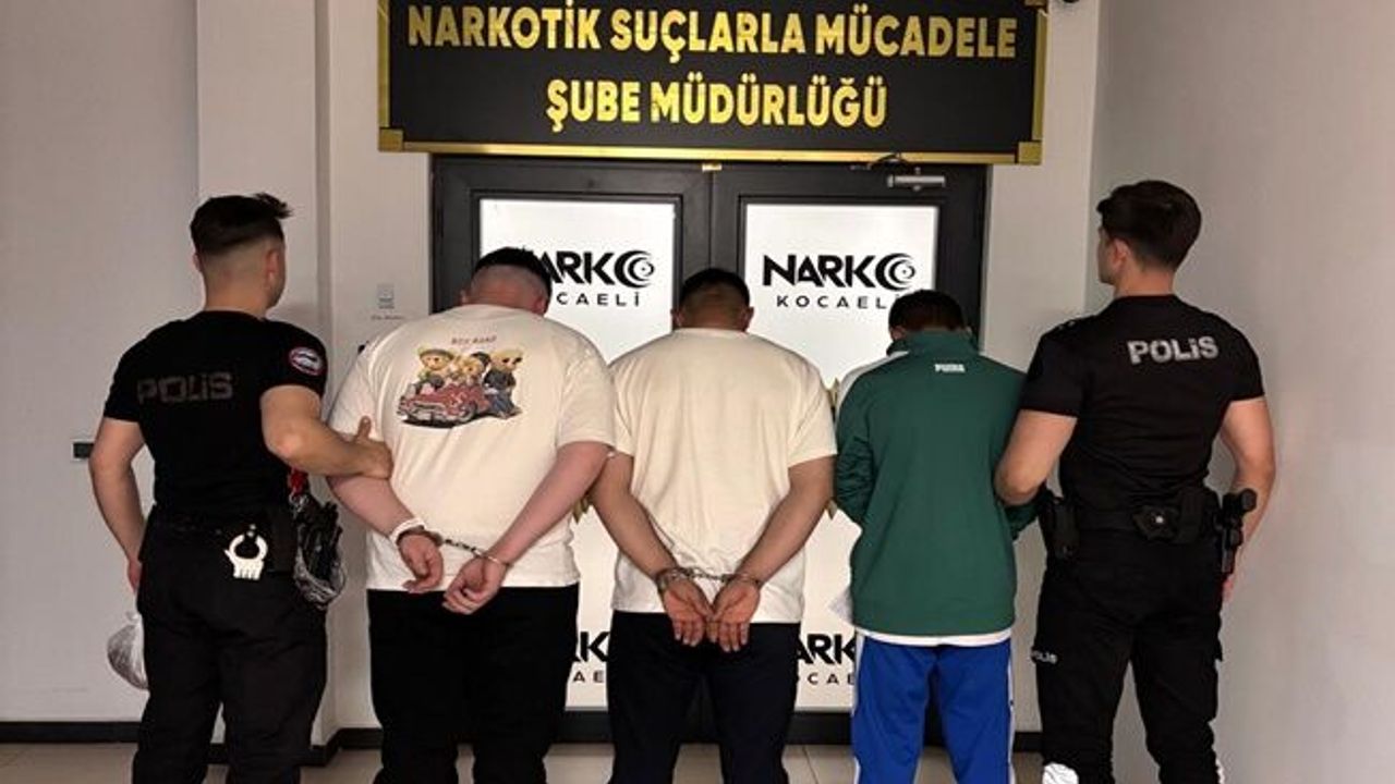 Yunus ekiplerinin durdurduğu araçtan silah ve uyuşturucu çıktı!