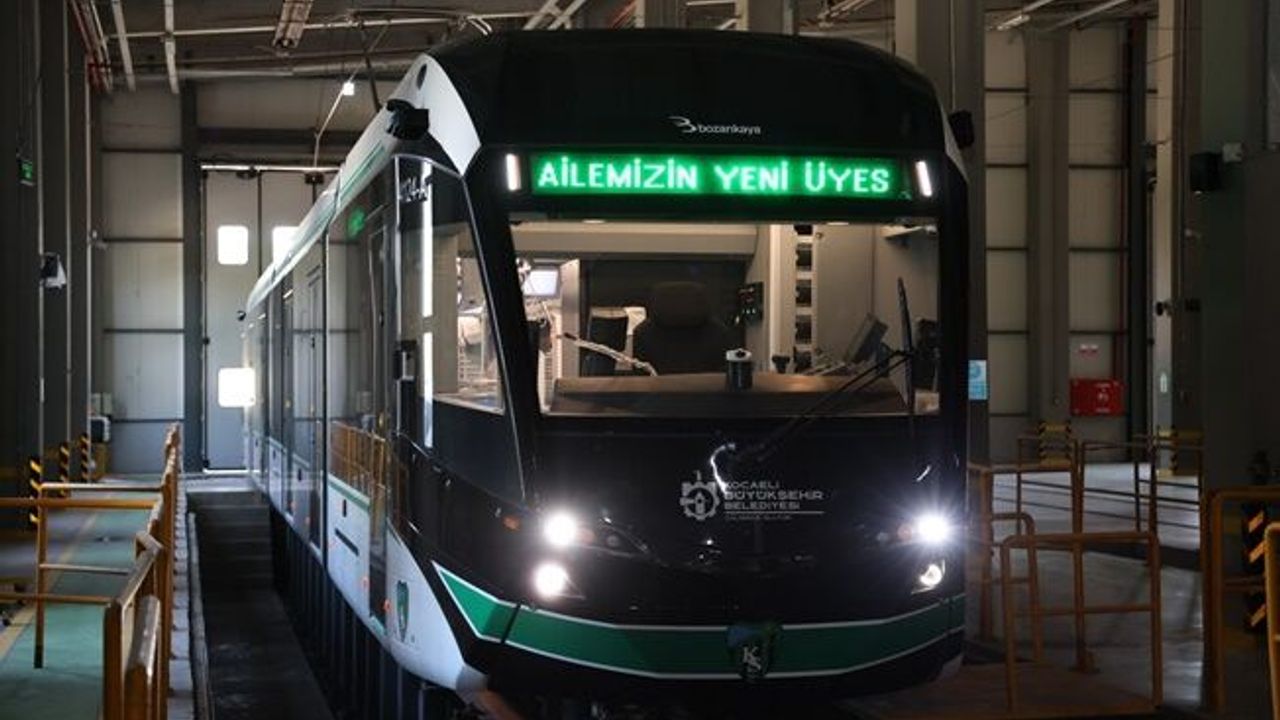 Büyükşehir’in aldığı 10 yeni tramvaydan 6’ncısı da raylara indi