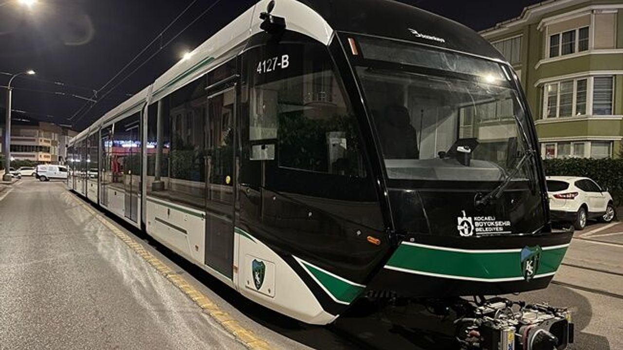 9. tramvay raylara indi, son araç yolda