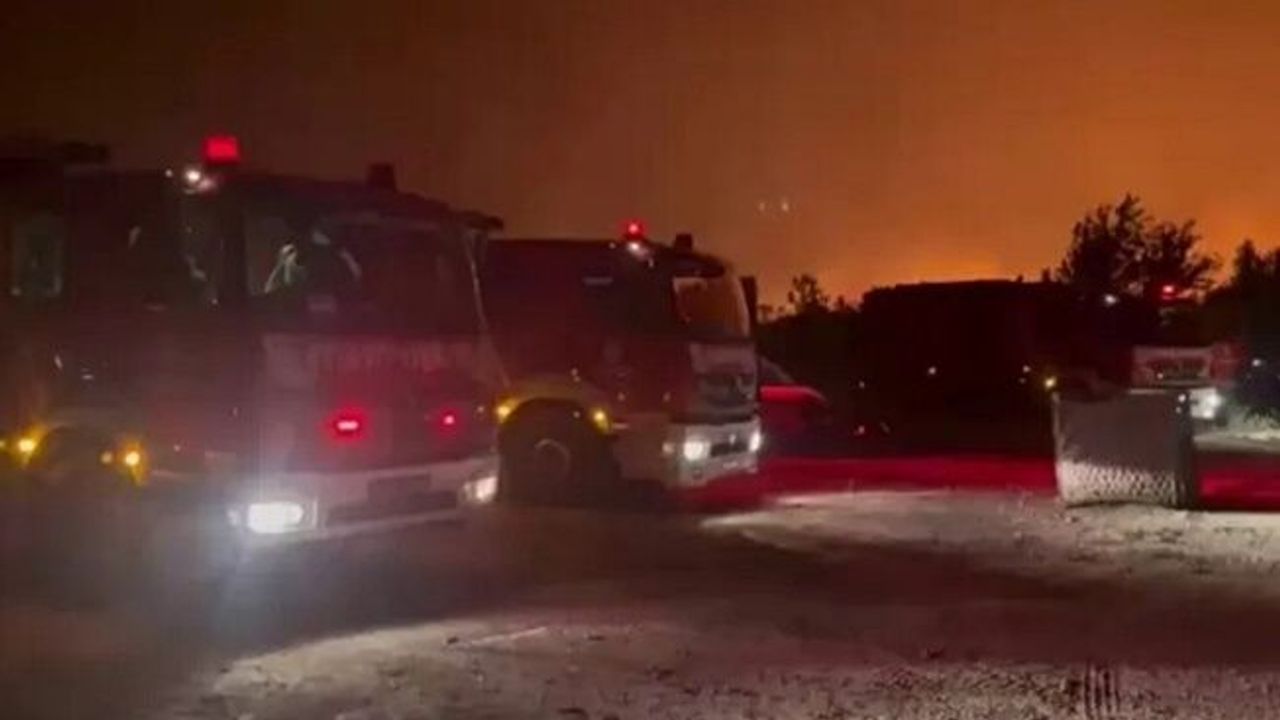 Tekirdağ Şarköy ve Çanakkale Ayvacık’ta yangınlara müdahale sürüyor