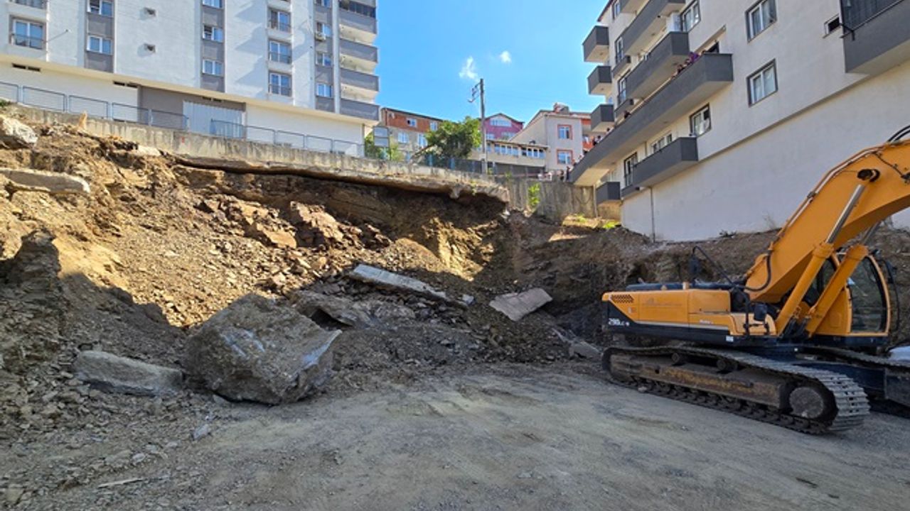 Gebze’de 7 Katlı Bina Yıkılma Tehlikesi Nedeniyle Tahliye Edildi