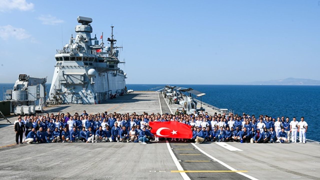 TCG Anadolu, ‘Mavi Vatan Boğaz Geçişi’ İçin Demir Aldı!