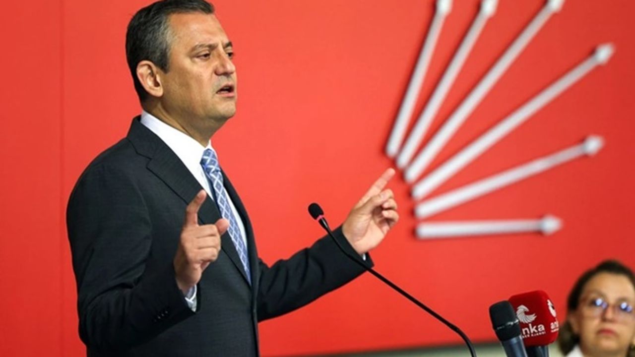 Özgür Özel yeniden CHP Genel Başkanı seçildi