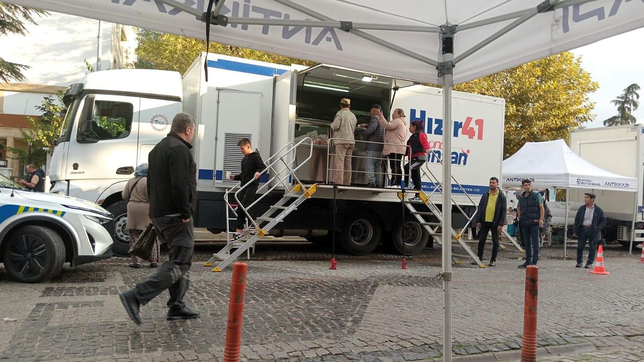 Soğuk gecede Sındırgılılara Büyükşehir’den sıcak bir destek