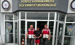 Körfez'de parktaki gençlerin motosikletini gasp eden zanlı tutuklandı!