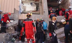 Gebze'de çöken binadan 1 kişi sağ olarak çıkartıldı!