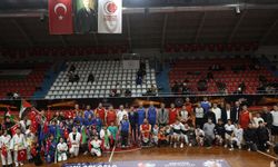 Vali İlhami Aktaş, Amatör Spor Haftası Basketbol Gösteri Müsabakasına Katıldı