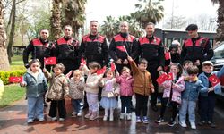 Yunus polisleri, çocukların gönlünü fethetti