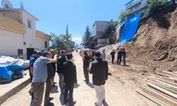 Vali Aktaş, İzmit İlçemizdeki Toprak Kayması Alanında İncelemelerde Bulundu